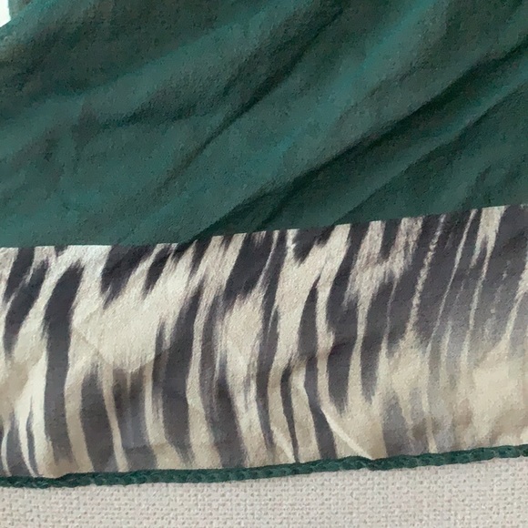 Beautiful Roberto Cavalli leopard print silk shawl - Picture 3 of 8